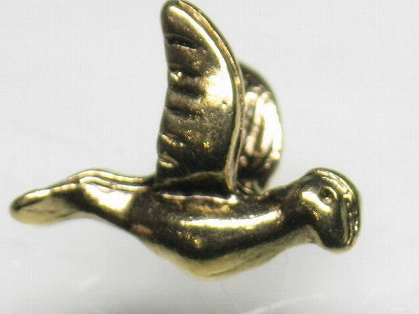 TOKO-BEADS CM188-08 Metal Charm 12.5mm CM188-08 メタルチャーム（はと） 12.5mm Asian bead & African bead  Handmade,Lampeork,bead,asia,india,ethnic,parts,accessory,beads とんぼ玉,ビーズ,トンボ玉,アジア,インド,エスニック,手作り,パーツ,アクセサリー
