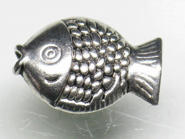 TOKO-BEADS CM188-16 Metal Charm 12mm CM188-16 メタルチャーム（さかな） 12mm Asian bead & African bead  Handmade,Lampeork,bead,asia,india,ethnic,parts,accessory,beads とんぼ玉,ビーズ,トンボ玉,アジア,インド,エスニック,手作り,パーツ,アクセサリー