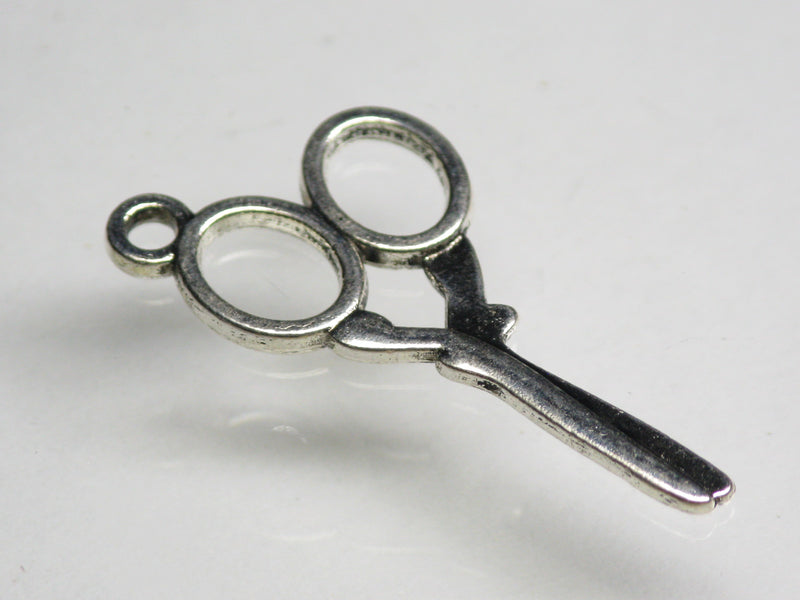 TOKO-BEADS CM188-32 Metal Charm 28mm CM188-32 メタルチャーム（はさみ） 28mm Asian bead & African bead  Handmade,Lampeork,bead,asia,india,ethnic,parts,accessory,beads とんぼ玉,ビーズ,トンボ玉,アジア,インド,エスニック,手作り,パーツ,アクセサリー