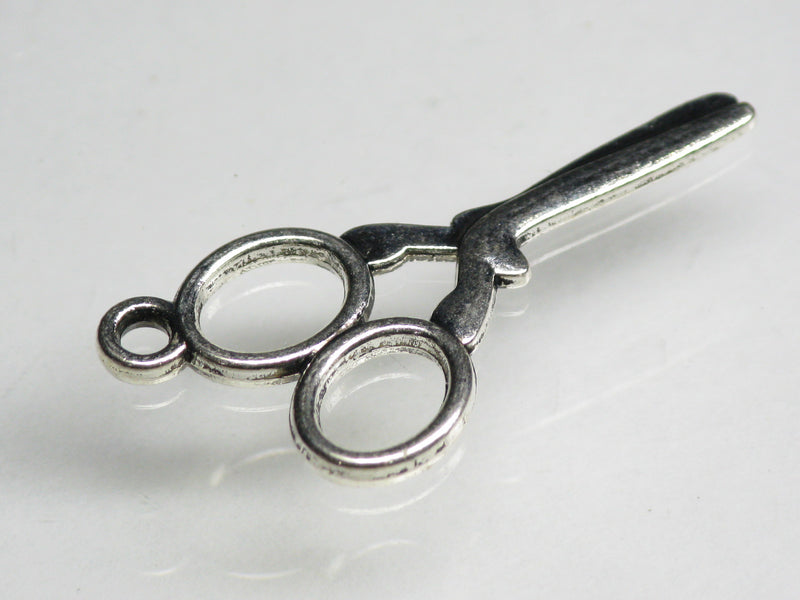 TOKO-BEADS CM188-32 Metal Charm 28mm CM188-32 メタルチャーム（はさみ） 28mm Asian bead & African bead  Handmade,Lampeork,bead,asia,india,ethnic,parts,accessory,beads とんぼ玉,ビーズ,トンボ玉,アジア,インド,エスニック,手作り,パーツ,アクセサリー