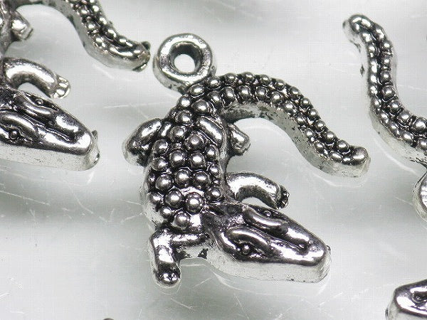 TOKO-BEADS CM188-06P Metal Charm (50pcs) 17mm CM188-06P メタルチャーム（50個パック） 17mm Asian bead & African bead  Handmade,Lampeork,bead,asia,india,ethnic,parts,accessory,beads とんぼ玉,ビーズ,トンボ玉,アジア,インド,エスニック,手作り,パーツ,アクセサリー