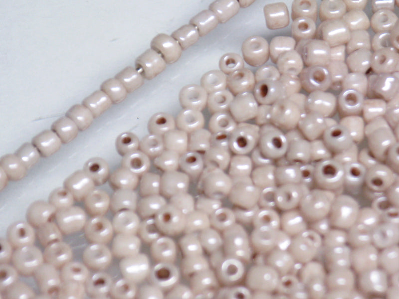 | TOKO-BEADS |CPS084 丸型ガラスシードビーズ 10g（S） 1~2mmとんぼ玉,ビーズ,トンボ玉,アジア,インド,エスニック,手作り,パーツ,アクセサリー