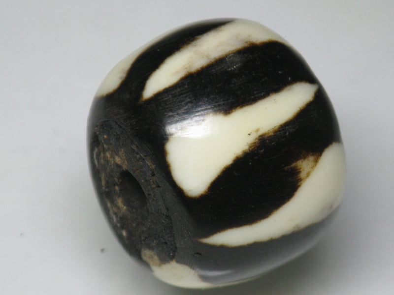 TOKO-BEADS EB001-15S Bone bead 23mm EB001-15S ボーンビーズ 23mm Asian bead & African bead  Handmade,Lampeork,bead,asia,india,ethnic,parts,accessory,beads とんぼ玉,ビーズ,トンボ玉,アジア,インド,エスニック,手作り,パーツ,アクセサリー