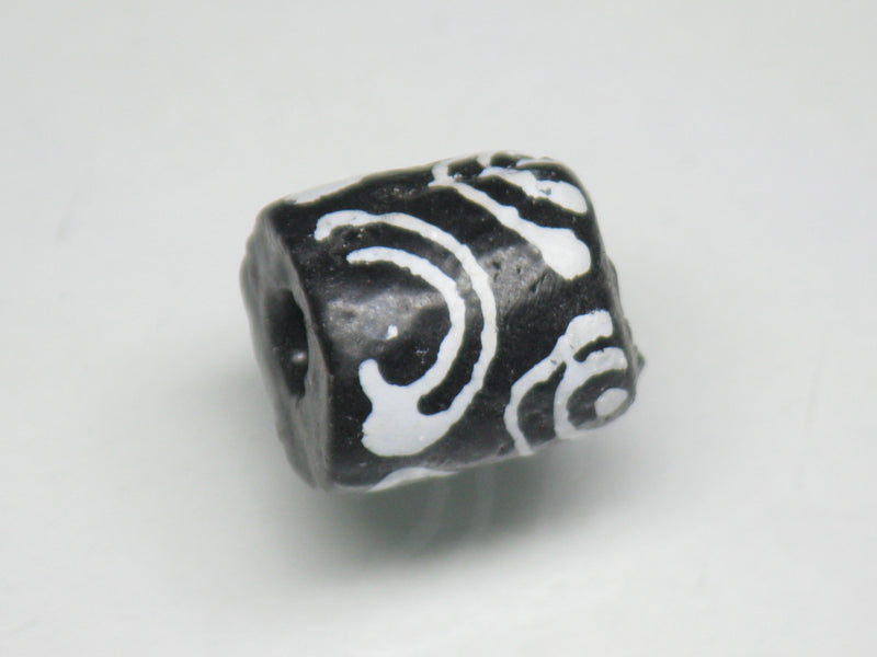 TOKO-BEADS EG104-29 African tube glass bead  12mm EG104-29 チューブ型ガラスビーズ 12mm Asian bead & African bead  Handmade,Lampeork,bead,asia,india,ethnic,parts,accessory,beads とんぼ玉,ビーズ,トンボ玉,アジア,インド,エスニック,手作り,パーツ,アクセサリー