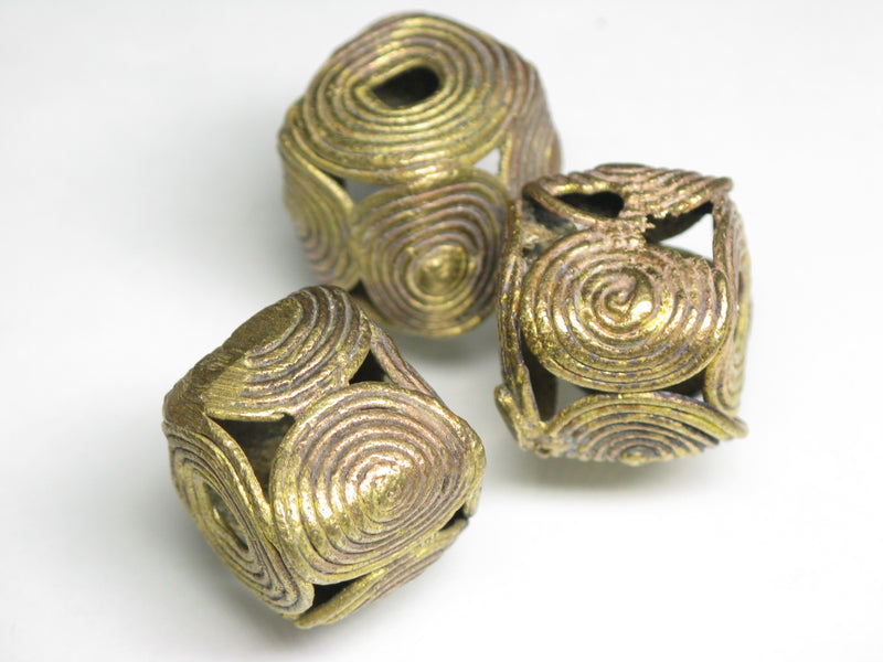 TOKO-BEADS EM002-25 Metal bead (Cote d'Ivoire) 17~18mm EM002-25 中空メタルビーズ（コートジボワール） 17~18mm Asian bead & African bead  Handmade,Lampeork,bead,asia,india,ethnic,parts,accessory,beads とんぼ玉,ビーズ,トンボ玉,アジア,インド,エスニック,手作り,パーツ,アクセサリー