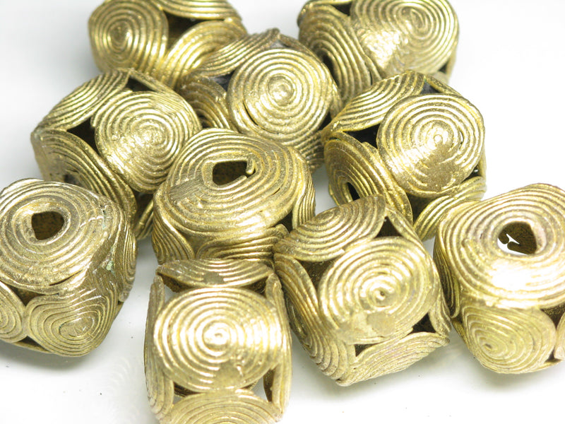 TOKO-BEADS EM002-26 Metal bead (Cote d'Ivoire) 20mm EM002-26 中空メタルビーズ（コートジボワール） 20mm Asian bead & African bead  Handmade,Lampeork,bead,asia,india,ethnic,parts,accessory,beads とんぼ玉,ビーズ,トンボ玉,アジア,インド,エスニック,手作り,パーツ,アクセサリー
