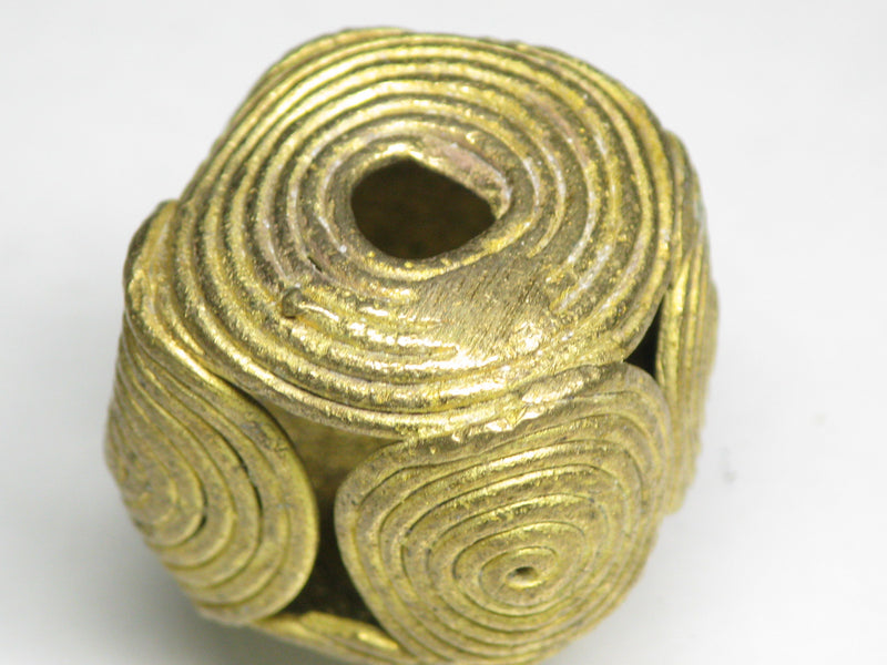 TOKO-BEADS EM002-26 Metal bead (Cote d'Ivoire) 20mm EM002-26 中空メタルビーズ（コートジボワール） 20mm Asian bead & African bead  Handmade,Lampeork,bead,asia,india,ethnic,parts,accessory,beads とんぼ玉,ビーズ,トンボ玉,アジア,インド,エスニック,手作り,パーツ,アクセサリー