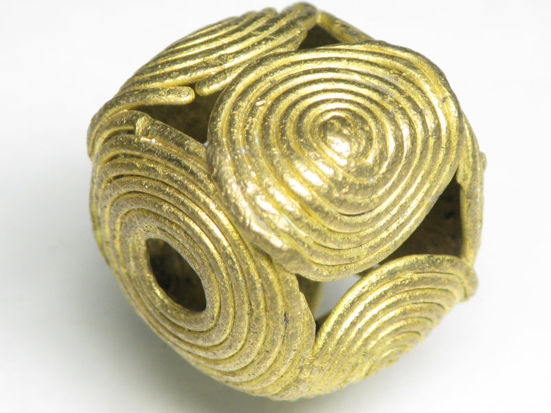 TOKO-BEADS EM002-26 Metal bead (Cote d'Ivoire) 20mm EM002-26 中空メタルビーズ（コートジボワール） 20mm Asian bead & African bead  Handmade,Lampeork,bead,asia,india,ethnic,parts,accessory,beads とんぼ玉,ビーズ,トンボ玉,アジア,インド,エスニック,手作り,パーツ,アクセサリー
