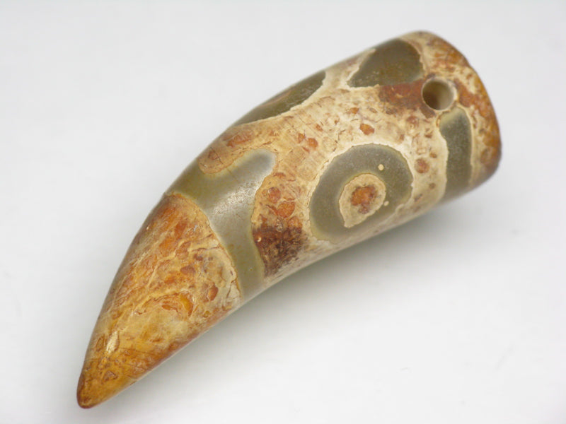 TOKO-BEADS EZ011-08 Tibetan Agate Tooth Pendant 13mm EZ011-08 チベタンアゲートペンダント 13mm Asian bead & African bead  Handmade,Lampeork,bead,asia,india,ethnic,parts,accessory,beads とんぼ玉,ビーズ,トンボ玉,アジア,インド,エスニック,手作り,パーツ,アクセサリー