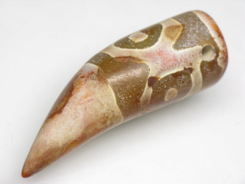 TOKO-BEADS EZ011-09 Tibetan Agate Tooth Pendant 13mm EZ011-09 チベタンアゲートペンダント 13mm Asian bead & African bead  Handmade,Lampeork,bead,asia,india,ethnic,parts,accessory,beads とんぼ玉,ビーズ,トンボ玉,アジア,インド,エスニック,手作り,パーツ,アクセサリー