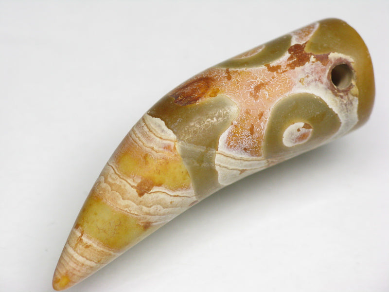 TOKO-BEADS EZ011-11 Tibetan Agate Tooth Pendant 12mm EZ011-11 チベタンアゲートペンダント 12mm Asian bead & African bead  Handmade,Lampeork,bead,asia,india,ethnic,parts,accessory,beads とんぼ玉,ビーズ,トンボ玉,アジア,インド,エスニック,手作り,パーツ,アクセサリー