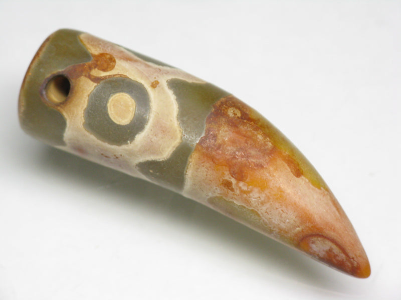 TOKO-BEADS EZ011-13 Tibetan Agate Tooth Pendant 12mm EZ011-13 チベタンアゲートペンダント 12mm Asian bead & African bead  Handmade,Lampeork,bead,asia,india,ethnic,parts,accessory,beads とんぼ玉,ビーズ,トンボ玉,アジア,インド,エスニック,手作り,パーツ,アクセサリー