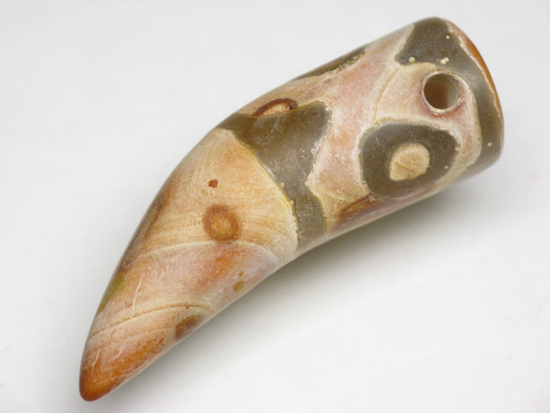 TOKO-BEADS EZ011-15 Tibetan Agate Tooth Pendant 13mm EZ011-15 チベタンアゲートペンダント 13mm Asian bead & African bead  Handmade,Lampeork,bead,asia,india,ethnic,parts,accessory,beads とんぼ玉,ビーズ,トンボ玉,アジア,インド,エスニック,手作り,パーツ,アクセサリー