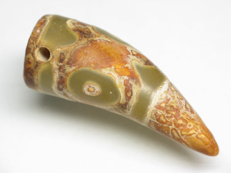 TOKO-BEADS EZ011-17 Tibetan Agate Tooth Pendant 14.5mm EZ011-17 チベタンアゲートペンダント 14.5mm Asian bead & African bead  Handmade,Lampeork,bead,asia,india,ethnic,parts,accessory,beads とんぼ玉,ビーズ,トンボ玉,アジア,インド,エスニック,手作り,パーツ,アクセサリー