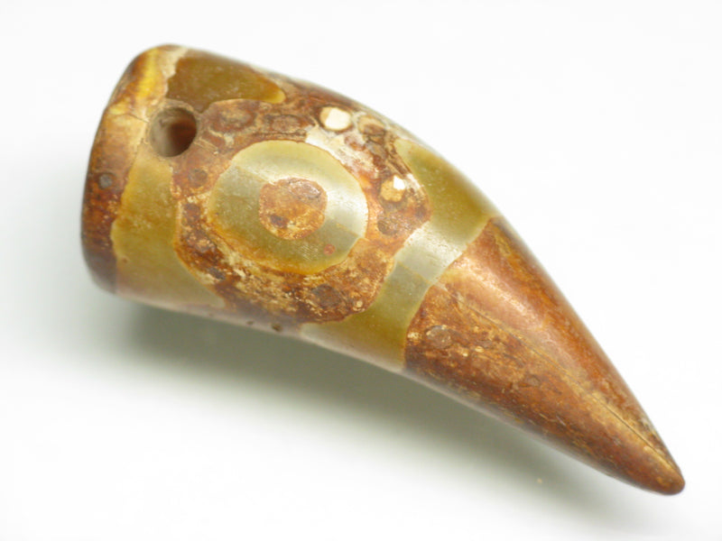 TOKO-BEADS EZ011-22 Tibetan Agate Tooth Pendant 15mm EZ011-22 チベタンアゲートペンダント 15mm Asian bead & African bead  Handmade,Lampeork,bead,asia,india,ethnic,parts,accessory,beads とんぼ玉,ビーズ,トンボ玉,アジア,インド,エスニック,手作り,パーツ,アクセサリー