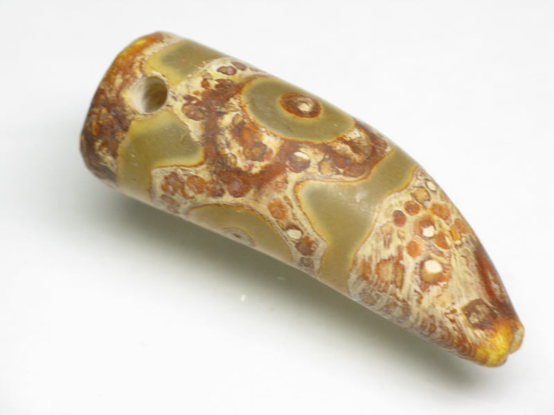 TOKO-BEADS EZ011-24 Tibetan Agate Tooth Pendant 12.5mm EZ011-24 チベタンアゲートペンダント 12.5mm Asian bead & African bead  Handmade,Lampeork,bead,asia,india,ethnic,parts,accessory,beads とんぼ玉,ビーズ,トンボ玉,アジア,インド,エスニック,手作り,パーツ,アクセサリー