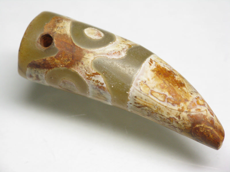 TOKO-BEADS EZ011-30 Tibetan Agate Tooth Pendant 12mm EZ011-30 チベタンアゲートペンダント 12mm Asian bead & African bead  Handmade,Lampeork,bead,asia,india,ethnic,parts,accessory,beads とんぼ玉,ビーズ,トンボ玉,アジア,インド,エスニック,手作り,パーツ,アクセサリー