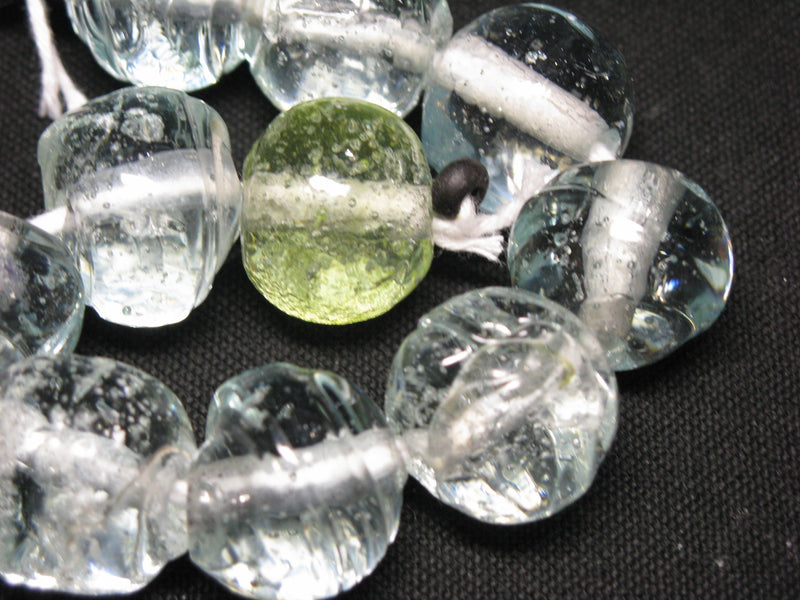 TOKO-BEADS KG006N-04 Kenya Recycled Glass bead (Strand) 19~20mm KG006N-04 ケニアリサイクルガラスビーズ（連） 19~20mm Asian bead & African bead  Handmade,Lampeork,bead,asia,india,ethnic,parts,accessory,beads とんぼ玉,ビーズ,トンボ玉,アジア,インド,エスニック,手作り,パーツ,アクセサリー