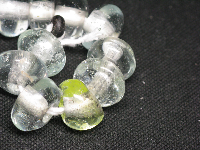 TOKO-BEADS KG008N-18 Kenya Recycled Glass bead (Strand) 13~14mm KG008N-18 ケニアリサイクルガラスビーズ（連） 13~14mm Asian bead & African bead  Handmade,Lampeork,bead,asia,india,ethnic,parts,accessory,beads とんぼ玉,ビーズ,トンボ玉,アジア,インド,エスニック,手作り,パーツ,アクセサリー