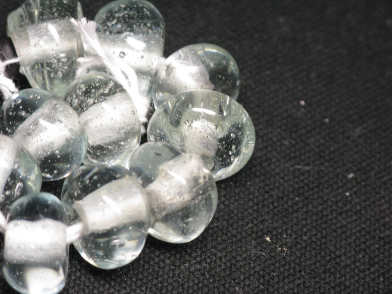 TOKO-BEADS KG008-20N Kenya Recycled Glass bead (Strand) 13~14mm KG008-20N ケニアリサイクルガラスビーズ（連） 13~14mm Asian bead & African bead  Handmade,Lampeork,bead,asia,india,ethnic,parts,accessory,beads とんぼ玉,ビーズ,トンボ玉,アジア,インド,エスニック,手作り,パーツ,アクセサリー