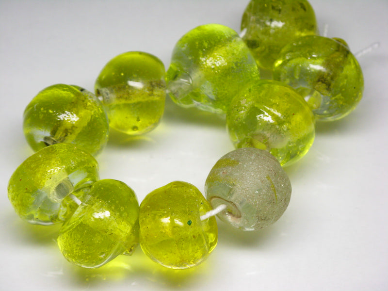 TOKO-BEADS KG091-02N Kenya Recycled Glass bead (strand) 19~21mm KG091-02N ケニアリサイクルガラスビーズ（連） 19~21mm Asian bead & African bead  Handmade,Lampeork,bead,asia,india,ethnic,parts,accessory,beads とんぼ玉,ビーズ,トンボ玉,アジア,インド,エスニック,手作り,パーツ,アクセサリー