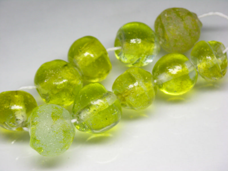 TOKO-BEADS KG091-03N Kenya Recycled Glass bead (strand) 16~20mm KG091-03N ケニアリサイクルガラスビーズ（連） 16~20mm Asian bead & African bead  Handmade,Lampeork,bead,asia,india,ethnic,parts,accessory,beads とんぼ玉,ビーズ,トンボ玉,アジア,インド,エスニック,手作り,パーツ,アクセサリー