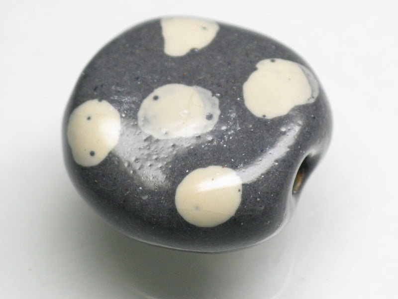 TOKO-BEADS KZ123-18 Kenyan ceramic bead 18mm KZ123-18 ケニアセラミックビーズ 18mmKazuri カズリビーズ Asian bead & African bead  Handmade,Lampeork,bead,asia,india,ethnic,parts,accessory,beads とんぼ玉,ビーズ,トンボ玉,アジア,インド,エスニック,手作り,パーツ,アクセサリー