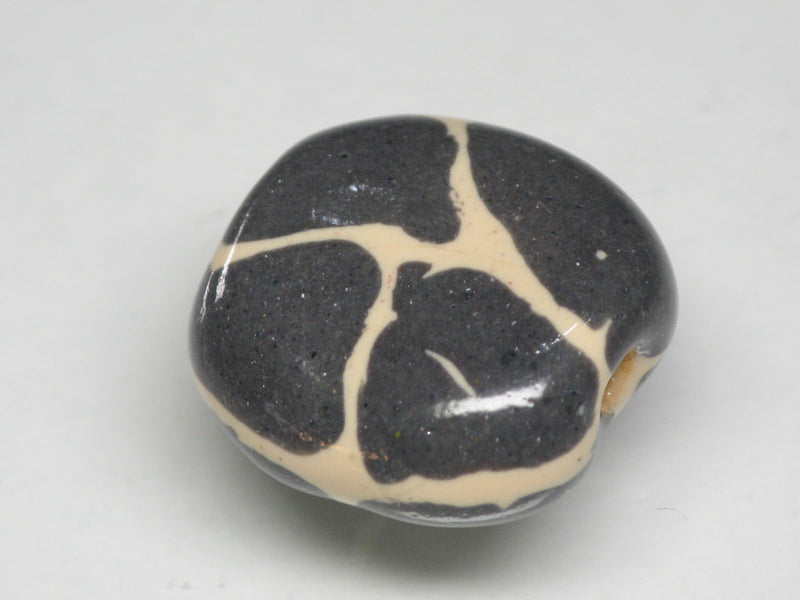 TOKO-BEADS KZ153-09 Kenyan ceramic bead 17~18mm KZ153-09 Kazuri ケニアセラミックビーズ 17~18mm Asian bead & African bead  Handmade,Lampeork,bead,asia,india,ethnic,parts,accessory,beads とんぼ玉,ビーズ,トンボ玉,アジア,インド,エスニック,手作り,パーツ,アクセサリー