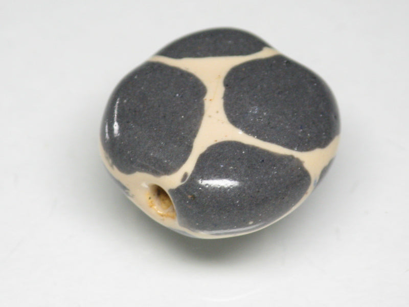 TOKO-BEADS KZ153-09 Kenyan ceramic bead 17~18mm KZ153-09 ケニアセラミックビーズ 17~18mm Asian bead & African bead  Handmade,Lampeork,bead,asia,india,ethnic,parts,accessory,beads とんぼ玉,ビーズ,トンボ玉,アジア,インド,エスニック,手作り,パーツ,アクセサリー