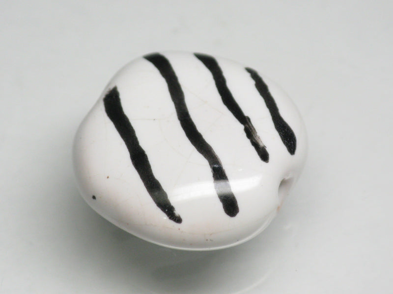 TOKO-BEADS KZ183-01 Kenyan ceramic bead 17.5mm KZ183-01 Kazuri ケニアセラミックビーズ 17.5mm Asian bead & African bead  Handmade,Lampeork,bead,asia,india,ethnic,parts,accessory,beads とんぼ玉,ビーズ,トンボ玉,アジア,インド,エスニック,手作り,パーツ,アクセサリー
