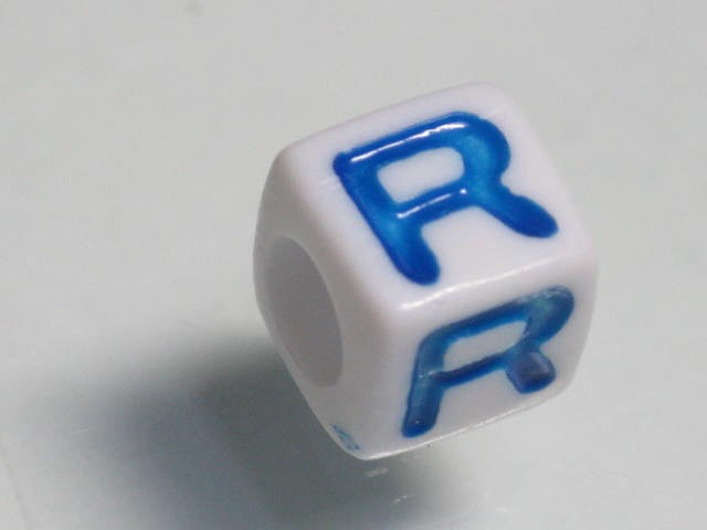 TOKO-BEADS P006-2-R Alphabet (R) 7mm P006-2-R アルファベット（R） 7mm Asian bead & African bead  Handmade,Lampeork,bead,asia,india,ethnic,parts,accessory,beads とんぼ玉,ビーズ,トンボ玉,アジア,インド,エスニック,手作り,パーツ,アクセサリー