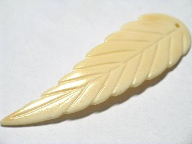 TOKO-BEADS PB005-04 Shell Charm 44mm PB005-04 シェルチャーム（葉） 44mm Asian bead & African bead  Handmade,Lampeork,bead,asia,india,ethnic,parts,accessory,beads とんぼ玉,ビーズ,トンボ玉,アジア,インド,エスニック,手作り,パーツ,アクセサリー