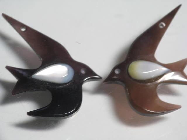 TOKO-BEADS PB005-37 Shell Charm (L&R pair) 27mm PB005-37 シェルチャーム（鳥　左右2個セット） 27mm Asian bead & African bead  Handmade,Lampeork,bead,asia,india,ethnic,parts,accessory,beads とんぼ玉,ビーズ,トンボ玉,アジア,インド,エスニック,手作り,パーツ,アクセサリー