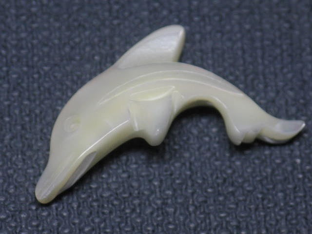 TOKO-BEADS PB005-46 Shell Charm 28mm PB005-46 シェルチャーム（イルカ） 28mm Asian bead & African bead  Handmade,Lampeork,bead,asia,india,ethnic,parts,accessory,beads とんぼ玉,ビーズ,トンボ玉,アジア,インド,エスニック,手作り,パーツ,アクセサリー