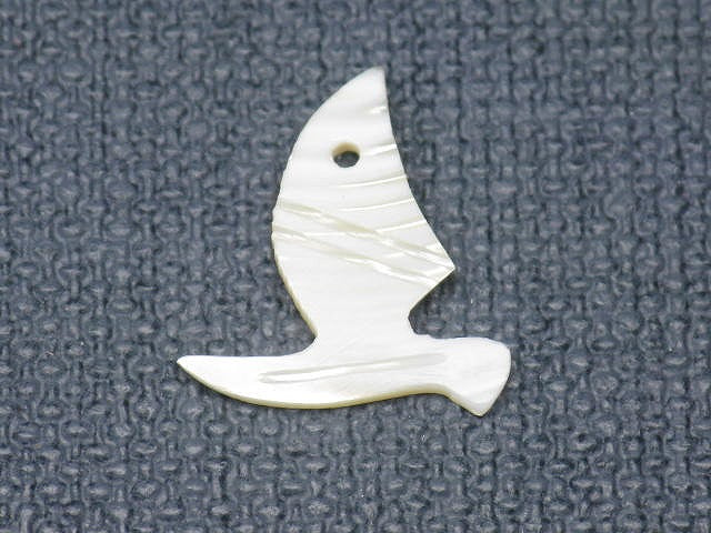 TOKO-BEADS PB007-01 Shell Charm 15mm PB007-01 シェルチャーム（鳥） 15mm Asian bead & African bead  Handmade,Lampeork,bead,asia,india,ethnic,parts,accessory,beads とんぼ玉,ビーズ,トンボ玉,アジア,インド,エスニック,手作り,パーツ,アクセサリー