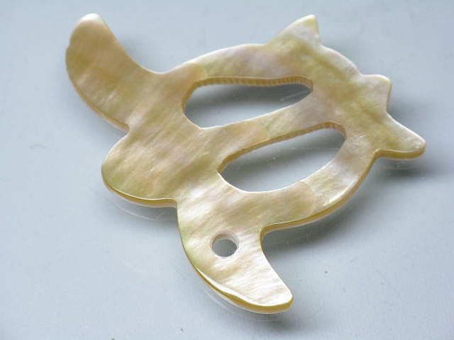 TOKO-BEADS PB007-07 Shell Charm 37mm PB007-07 シェルチャーム（カメ） 37mm Asian bead & African bead  Handmade,Lampeork,bead,asia,india,ethnic,parts,accessory,beads とんぼ玉,ビーズ,トンボ玉,アジア,インド,エスニック,手作り,パーツ,アクセサリー