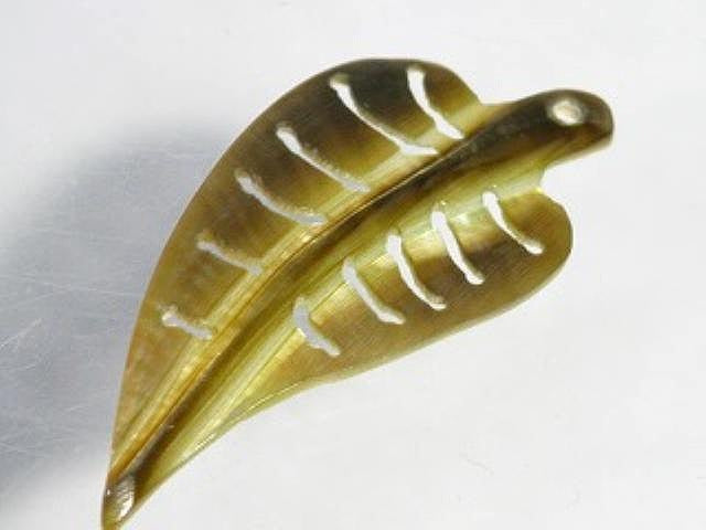 TOKO-BEADS PB007-11 Shell Charm 32mm PB007-11 シェルチャーム（葉） 32mm Asian bead & African bead  Handmade,Lampeork,bead,asia,india,ethnic,parts,accessory,beads とんぼ玉,ビーズ,トンボ玉,アジア,インド,エスニック,手作り,パーツ,アクセサリー