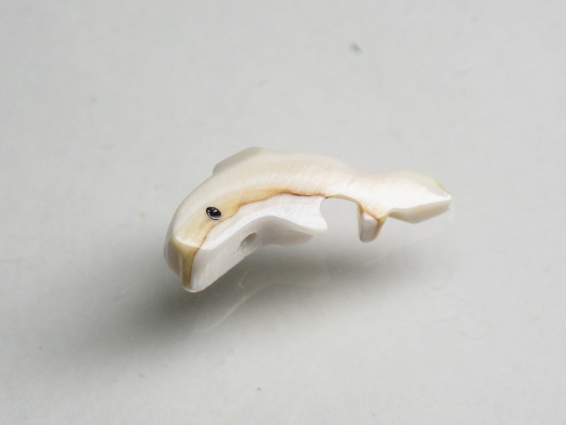 TOKO-BEADS PB007S-53 Shell Charm 18mm PB007S-53 シェルチャーム（イルカ） 18mm Asian bead & African bead  Handmade,Lampeork,bead,asia,india,ethnic,parts,accessory,beads とんぼ玉,ビーズ,トンボ玉,アジア,インド,エスニック,手作り,パーツ,アクセサリー