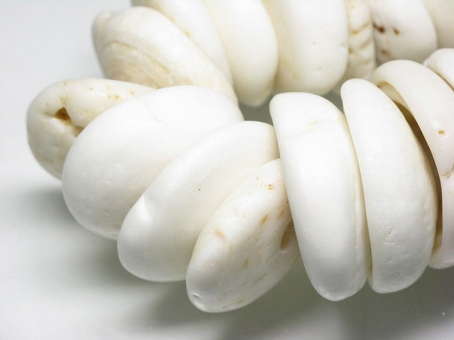 TOKO-BEADS PB014-25 Puka-Shell (strand) 26~33mm PB014-25 プカシェル（連） 26~33mm Asian bead & African bead  Handmade,Lampeork,bead,asia,india,ethnic,parts,accessory,beads とんぼ玉,ビーズ,トンボ玉,アジア,インド,エスニック,手作り,パーツ,アクセサリー