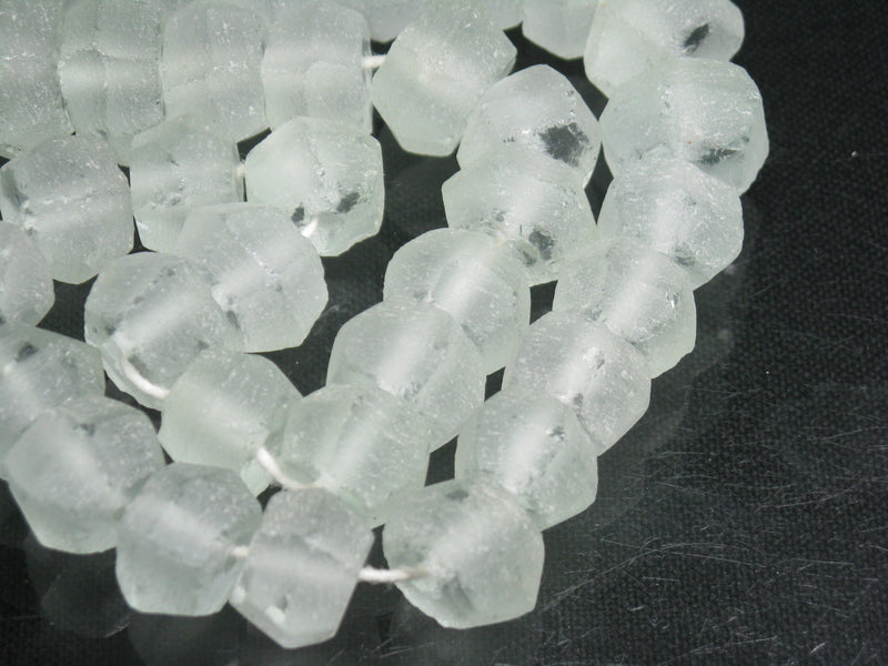TOKO-BEADS RC001N-11 Recycled Glass bead (strand) 13~16mm RC001N-11 リサイクルガラスビーズ（連） 13~16mm Asian bead & African bead  Handmade,Lampeork,bead,asia,india,ethnic,parts,accessory,beads とんぼ玉,ビーズ,トンボ玉,アジア,インド,エスニック,手作り,パーツ,アクセサリー