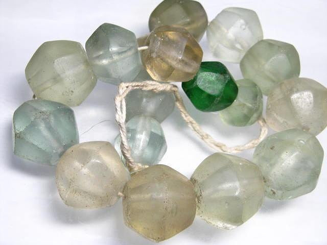 TOKO-BEADS RC005N-34 Old Glass bead (strand) 22~31mm RC005N-34 オールドガラスビーズ（連） 22~31mm Asian bead & African bead  Handmade,Lampeork,bead,asia,india,ethnic,parts,accessory,beads とんぼ玉,ビーズ,トンボ玉,アジア,インド,エスニック,手作り,パーツ,アクセサリー