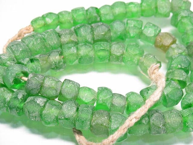 TOKO-BEADS RC101N-12 Recycled Glass bead (strand) 8.5mm (cannot be restocked) RC101N-12 リサイクルガラスビーズ（連） 8.5mm 在庫限り Asian bead & African bead  Handmade,Lampeork,bead,asia,india,ethnic,parts,accessory,beads とんぼ玉,ビーズ,トンボ玉,アジア,インド,エスニック,手作り,パーツ,アクセサリー