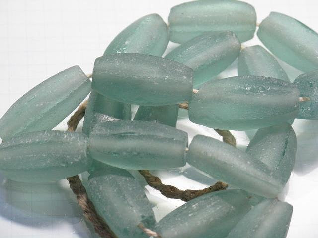 TOKO-BEADS RC101N-40 Recycled Glass bead (strand) 12~13mm RC101N-40 リサイクルガラスビーズ（連） 12~13mmLoose Kazuri カズリビーズ Asian bead & African bead  Handmade,Lampeork,bead,asia,india,ethnic,parts,accessory,beads とんぼ玉,ビーズ,トンボ玉,アジア,インド,エスニック,手作り,パーツ,アクセサリー