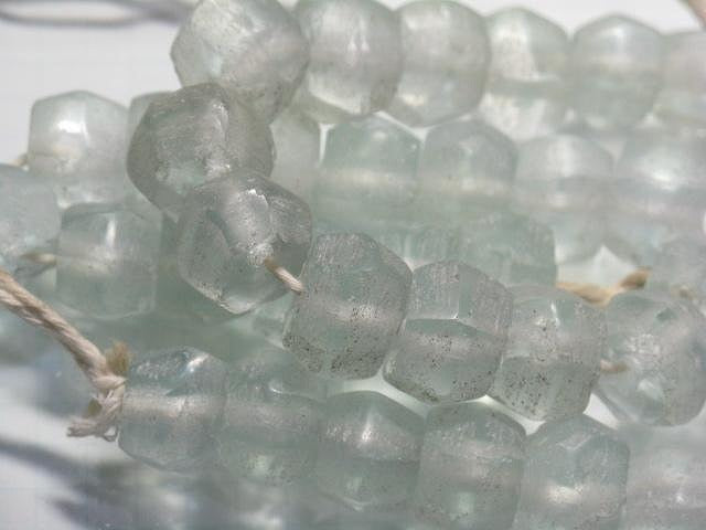 TOKO-BEADS RC101N-37 Recycled Glass bead (strand) 13.5mm RC101N-37 リサイクルガラスビーズ（連） 13.5mmLoose Kazuri カズリビーズ Asian bead & African bead  Handmade,Lampeork,bead,asia,india,ethnic,parts,accessory,beads とんぼ玉,ビーズ,トンボ玉,アジア,インド,エスニック,手作り,パーツ,アクセサリー