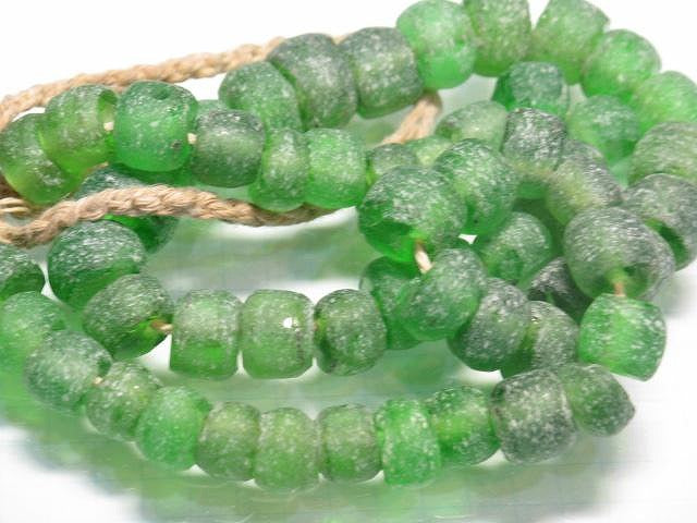 TOKO-BEADS RC102N-01 Recycled Glass bead (strand) 8.5~10mm RC102N-01 リサイクルガラスビーズ（連） 8.5~10mmLoose Kazuri カズリビーズ Asian bead & African bead  Handmade,Lampeork,bead,asia,india,ethnic,parts,accessory,beads とんぼ玉,ビーズ,トンボ玉,アジア,インド,エスニック,手作り,パーツ,アクセサリー