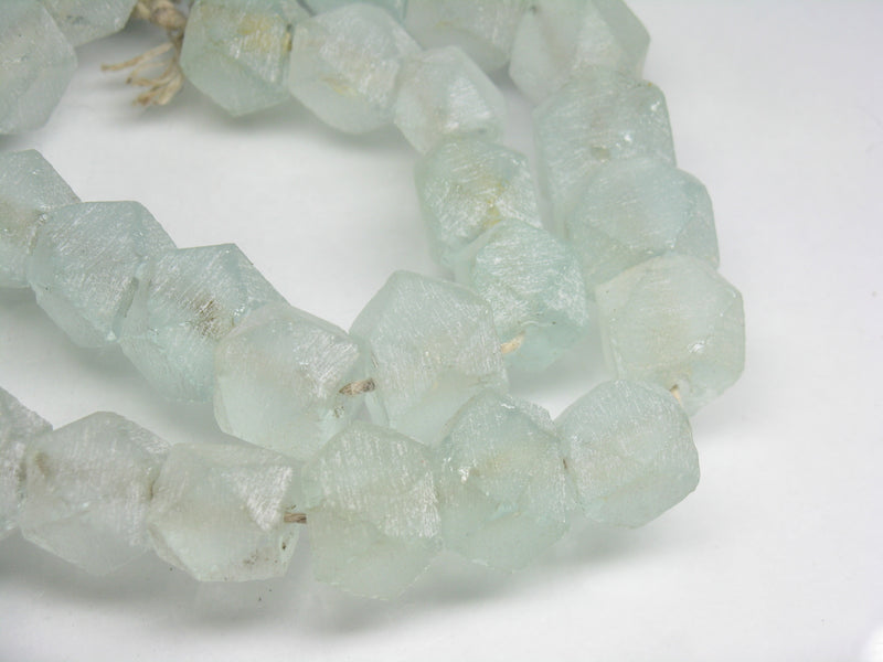 TOKO-BEADS RC201N-03 Recycled glass bead (strand) 12~13mm RC201N-03 リサイクルガラスビーズ（連） 12~13mmLoose Kazuri カズリビーズ Asian bead & African bead  Handmade,Lampeork,bead,asia,india,ethnic,parts,accessory,beads とんぼ玉,ビーズ,トンボ玉,アジア,インド,エスニック,手作り,パーツ,アクセサリー