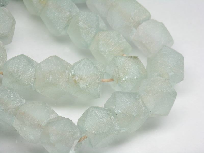 TOKO-BEADS RC201N-06 Recycled glass bead (strand) 13~14mm RC201N-06 リサイクルガラスビーズ（連） 13~14mmLoose Kazuri カズリビーズ Asian bead & African bead  Handmade,Lampeork,bead,asia,india,ethnic,parts,accessory,beads とんぼ玉,ビーズ,トンボ玉,アジア,インド,エスニック,手作り,パーツ,アクセサリー