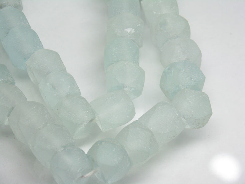TOKO-BEADS RC201N-07 Recycled glass bead (strand) 11~12mm RC201N-07 リサイクルガラスビーズ（連） 11~12mmLoose Kazuri カズリビーズ Asian bead & African bead  Handmade,Lampeork,bead,asia,india,ethnic,parts,accessory,beads とんぼ玉,ビーズ,トンボ玉,アジア,インド,エスニック,手作り,パーツ,アクセサリー