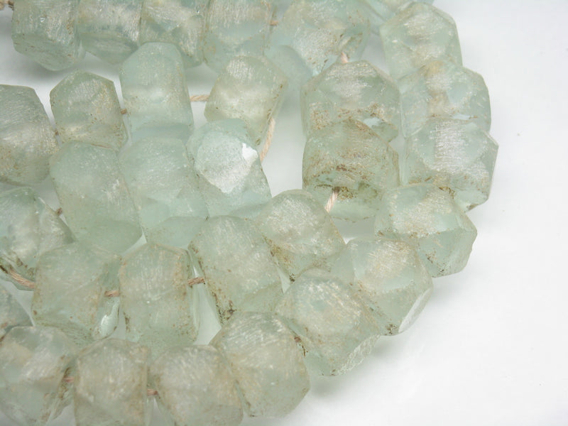 TOKO-BEADS RC201N-13 Recycled glass bead (strand) 14~15mm RC201N-13 リサイクルガラスビーズ（連） 14~15mmLoose Kazuri カズリビーズ Asian bead & African bead  Handmade,Lampeork,bead,asia,india,ethnic,parts,accessory,beads とんぼ玉,ビーズ,トンボ玉,アジア,インド,エスニック,手作り,パーツ,アクセサリー