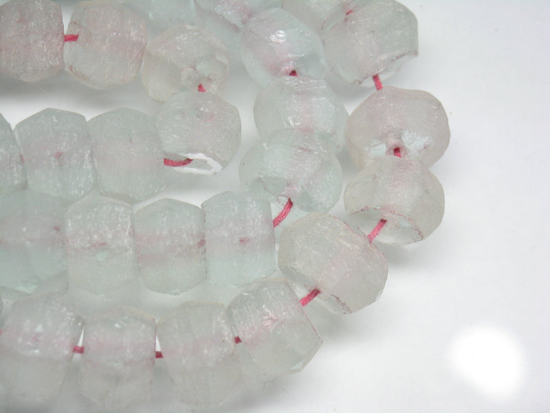 TOKO-BEADS RC201N-24 Recycled glass bead (strand) 13.5~16.5mm RC201N-24 リサイクルガラスビーズ（連） 13.5~16.5mmLoose Kazuri カズリビーズ Asian bead & African bead  Handmade,Lampeork,bead,asia,india,ethnic,parts,accessory,beads とんぼ玉,ビーズ,トンボ玉,アジア,インド,エスニック,手作り,パーツ,アクセサリー